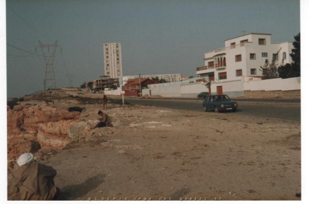 ORAN GAMBETTA LES FALAISES DU QUARTIER.JPG